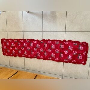Reversible table runner